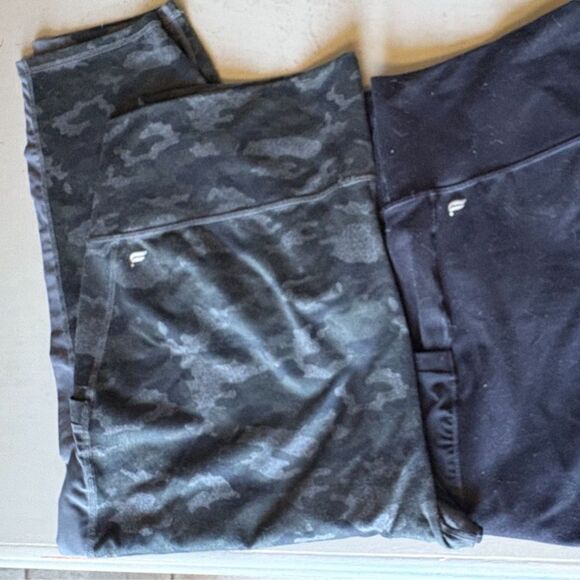 Fabletics "Mila High Waisted" Capri (3X) and "On The Go" Sports Bra(1X) Set - Picture 11 of 15